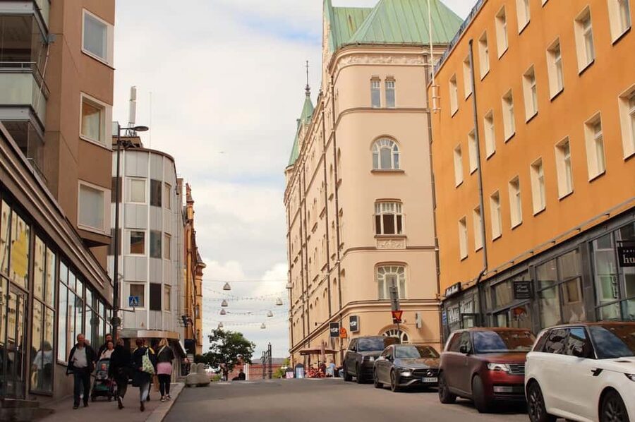 Tampere: Food Tour with Tastings, Meal, & Rooftop City Views - The guides make it feel like Tampere has a sense of humor