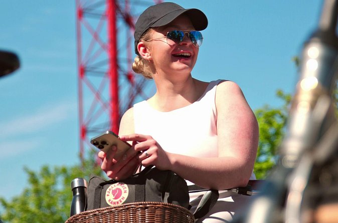 Tampere Scenic Bike Tour with Sauna and Local Flavors - Tahmelan Huvila sauna and lake dip: the real heart of the tour