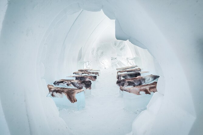 Visiting package: Guided Tour at Arctic Snow Hotel - Sledding in the Yard: Toboggans and Kick Sledges Included