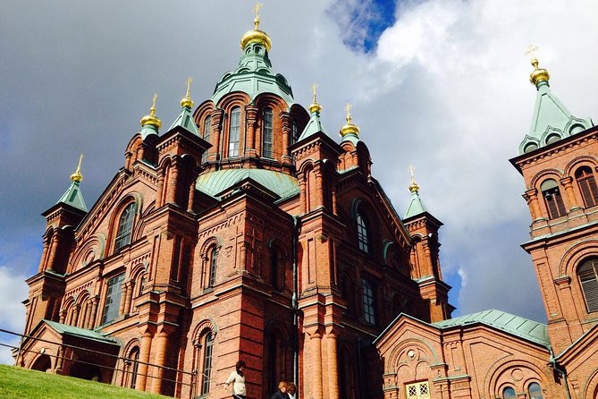 Walking tour with a Wilderness Guide - A Look at Everyday Helsinki and the Railway Station Moment