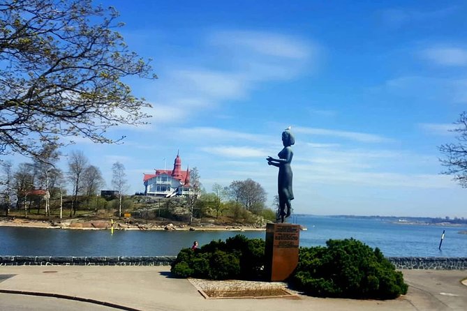 Walking tour with a Wilderness Guide - Mannerheim Statue and the Main Avenue Feel