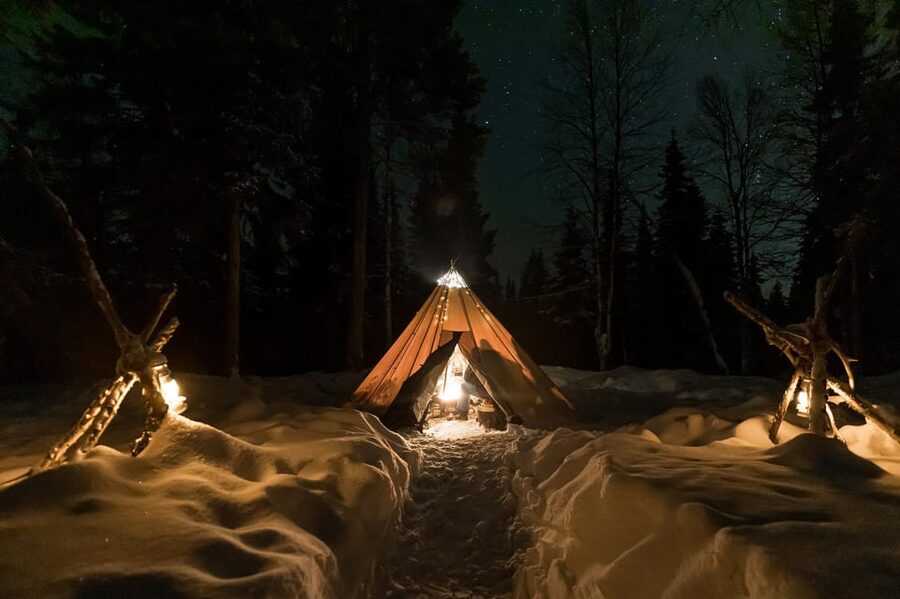 Ylläs: Fireside tasting in a traditional lavvo - The 2-Hour Fireside Menu: Smoked Reindeer Pancakes and Sour Cream Mousse