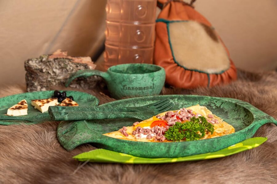 Ylläs: Fireside tasting in a traditional lavvo - Homemade Alcohol-Free Glögi Brewed Over the Fire