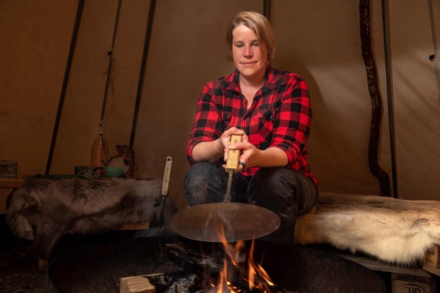 Ylläs: Fireside tasting in a traditional lavvo - Getting To Rajalammentie 59 Without Wasting Your Energy