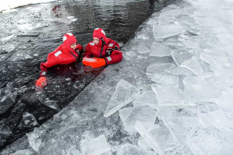 Ylläs: Lake Ylläsjärvi Ice-Floating Experience - Ice Floating on Lake Ylläsjärvi: What Happens in 2.5 Hours