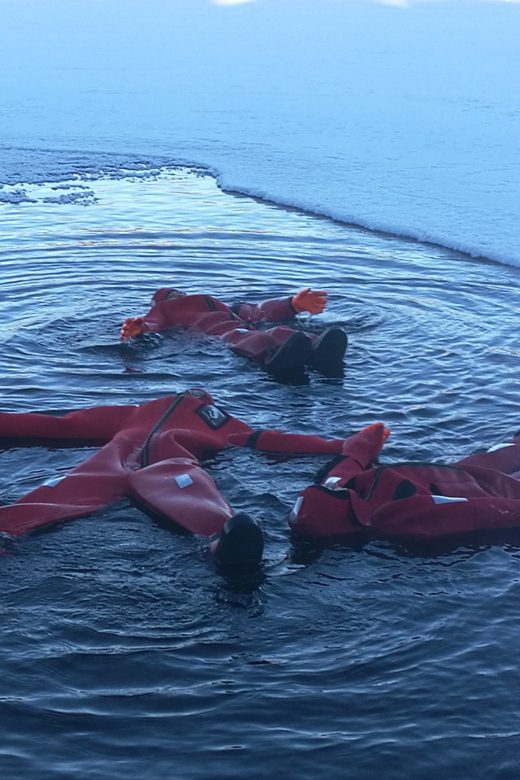 Ylläs: Lake Ylläsjärvi Ice-Floating Experience - Transfers in the Ylläs Area: How to Plan Your Timing