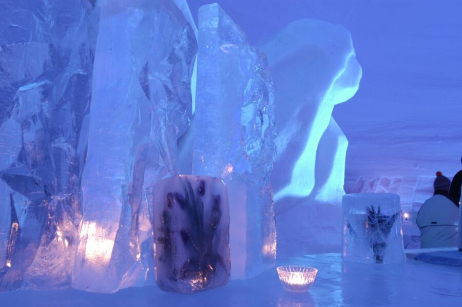 Ylläs: Snowmobile Tour to Arctic Snow Village & Snack - Getting from Ylläsjärvi to the ice hotel, fast and organized