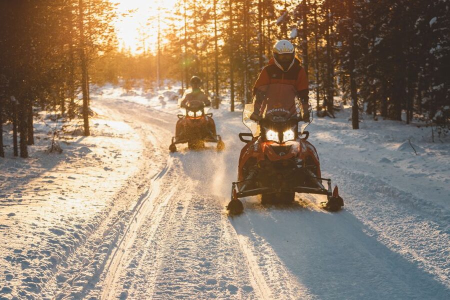Ylläs: Snowmobile Tour to Arctic Snow Village & Snack - Arriving at the Snow Village: why snow rooms feel different in person